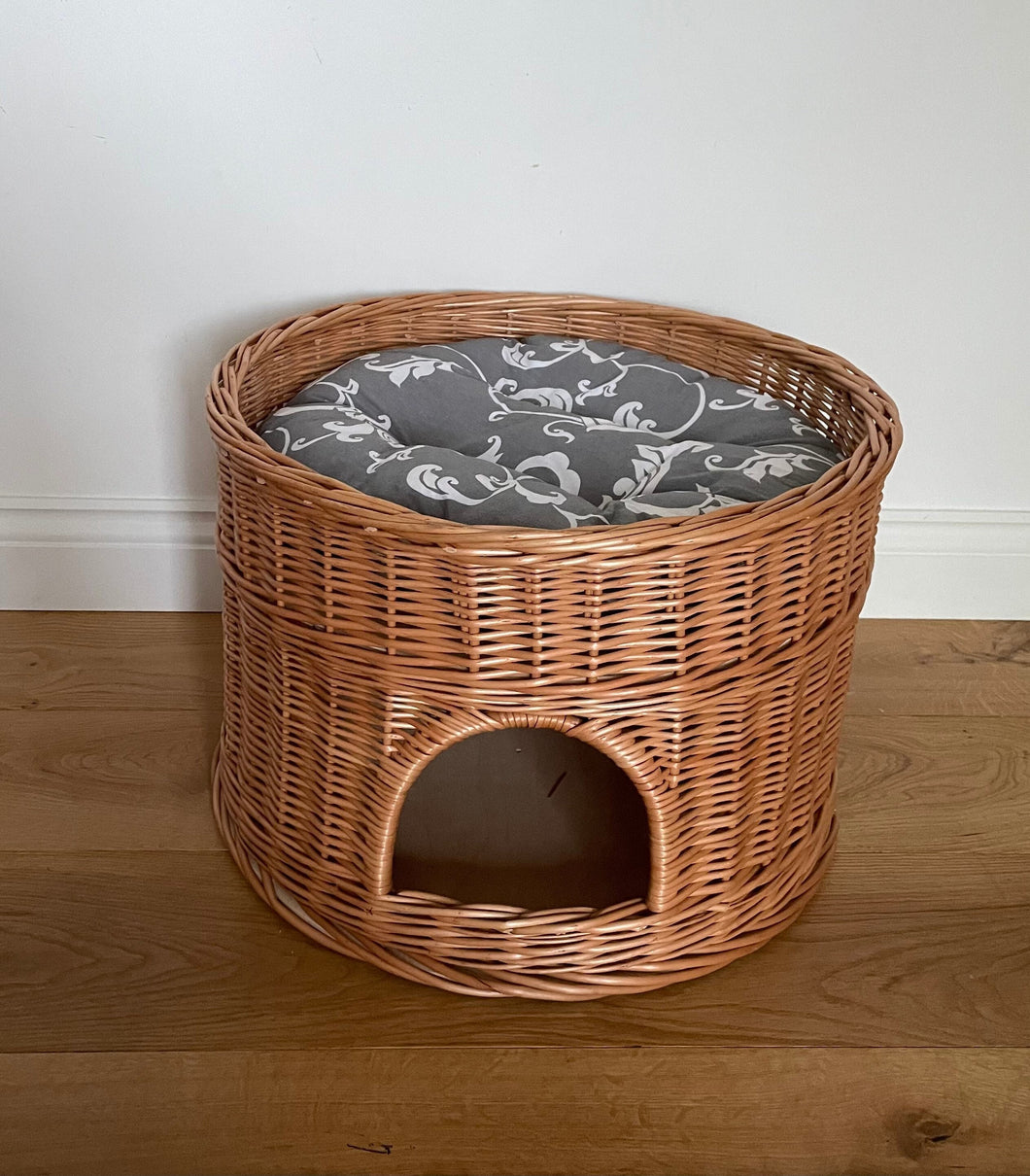 Luxury Cat bed, wicker cat bed with cushion, rattan cat bed, cat bed