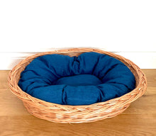 Load image into Gallery viewer, Wicker dog bed, dog bed, cat bed, cat basket, dog basket, available in 3 sizes
