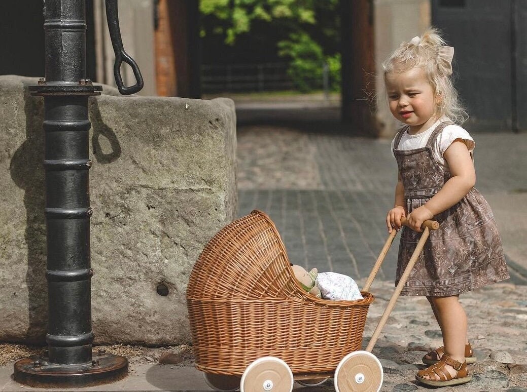 Personalised wicker dolls pram, doll pram, wicker dolls pram with bedding included, wooden pram, baby pram, wicker dolls pram, NATURAL