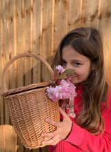 Load image into Gallery viewer, Wicker bag with lid, wicker bag, wicker basket with handle and lid, rattan bag
