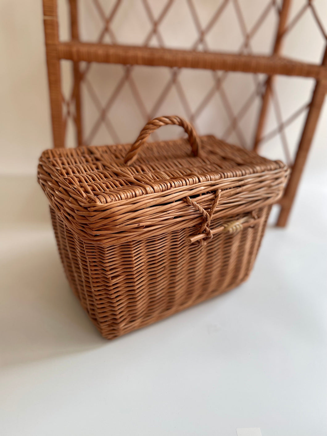 Wicker trunk storage basket, storage basket with lid,