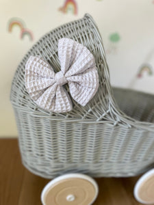 LUXURY light grey wicker pram with light grey bow and matching bedding included, wicker doll pram UK, pram toy, wooden pram, 1st birthday