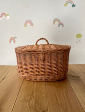 Load image into Gallery viewer, Wicker oval basket with lid, storage basket with lid, basket with lid, size L
