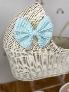 Wicker pram with bow, tall dolls pram, bow and bedding included. Cream/ off white pram with mint set