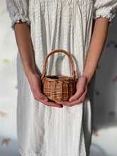 Load image into Gallery viewer, Wicker basket, flower girl basket, decoration basket, mini basket with handle, basket with handle, wedding basket
