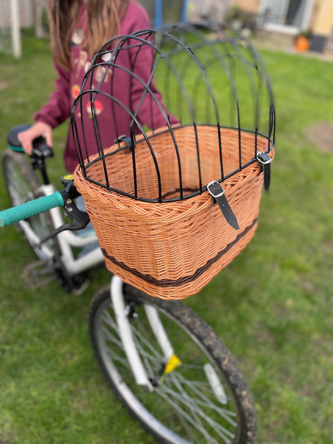 Beautiful made bicycle wicker basket for cat or small dog, handlebars basket, front bike basket, bicycle basket, bike basket, pet basket