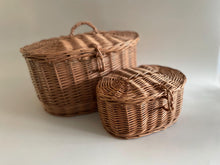 Load image into Gallery viewer, Wicker oval basket with lid, storage basket with lid, basket with lid, size L

