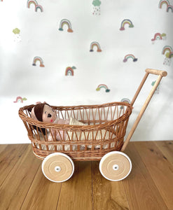 Beautiful wicker stroller, wicker pram, wicker Moses basket