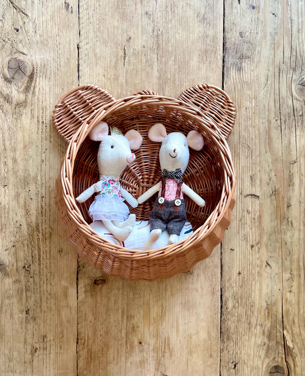 Hanging wicker basket, teddy basket, bear basket,