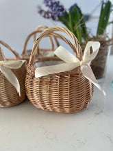 Load image into Gallery viewer, Beautiful wicker basket with handle and bow, Easter basket, basket bag, wicker bag, storage basket, egg hunt basket,
