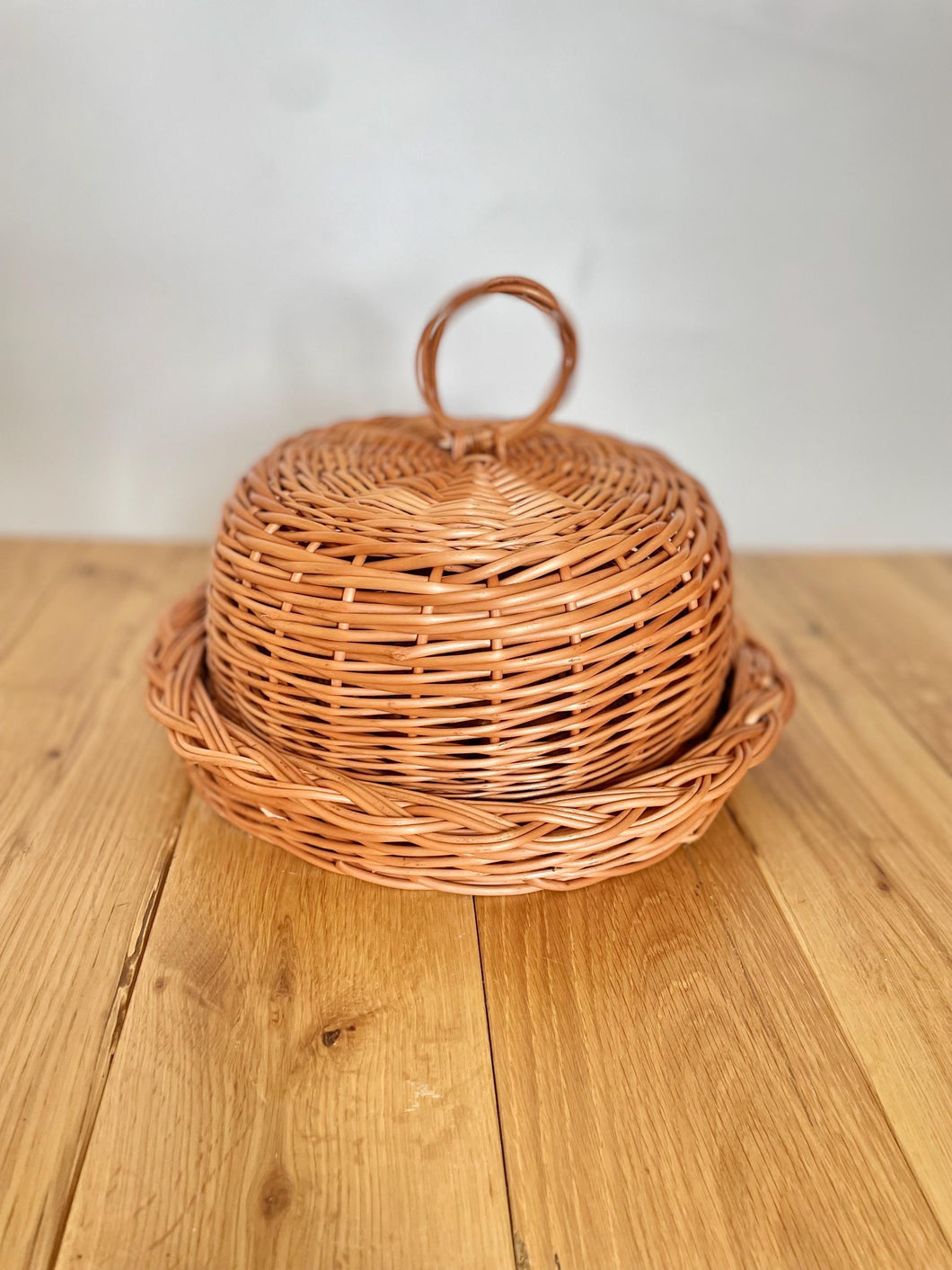 Bread basket with lid, Bread storage, wicker bread storage, wicker bread basket,