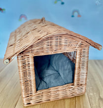 Load image into Gallery viewer, Luxury Wicker dogs’ house, cat house, pets’ house, pets’ indoor bed, rattan dogs house, rattan cats house, pet furniture, pet equipment,
