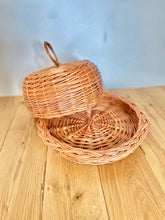 Load image into Gallery viewer, Bread basket with lid, Bread storage, wicker bread storage, wicker bread basket,
