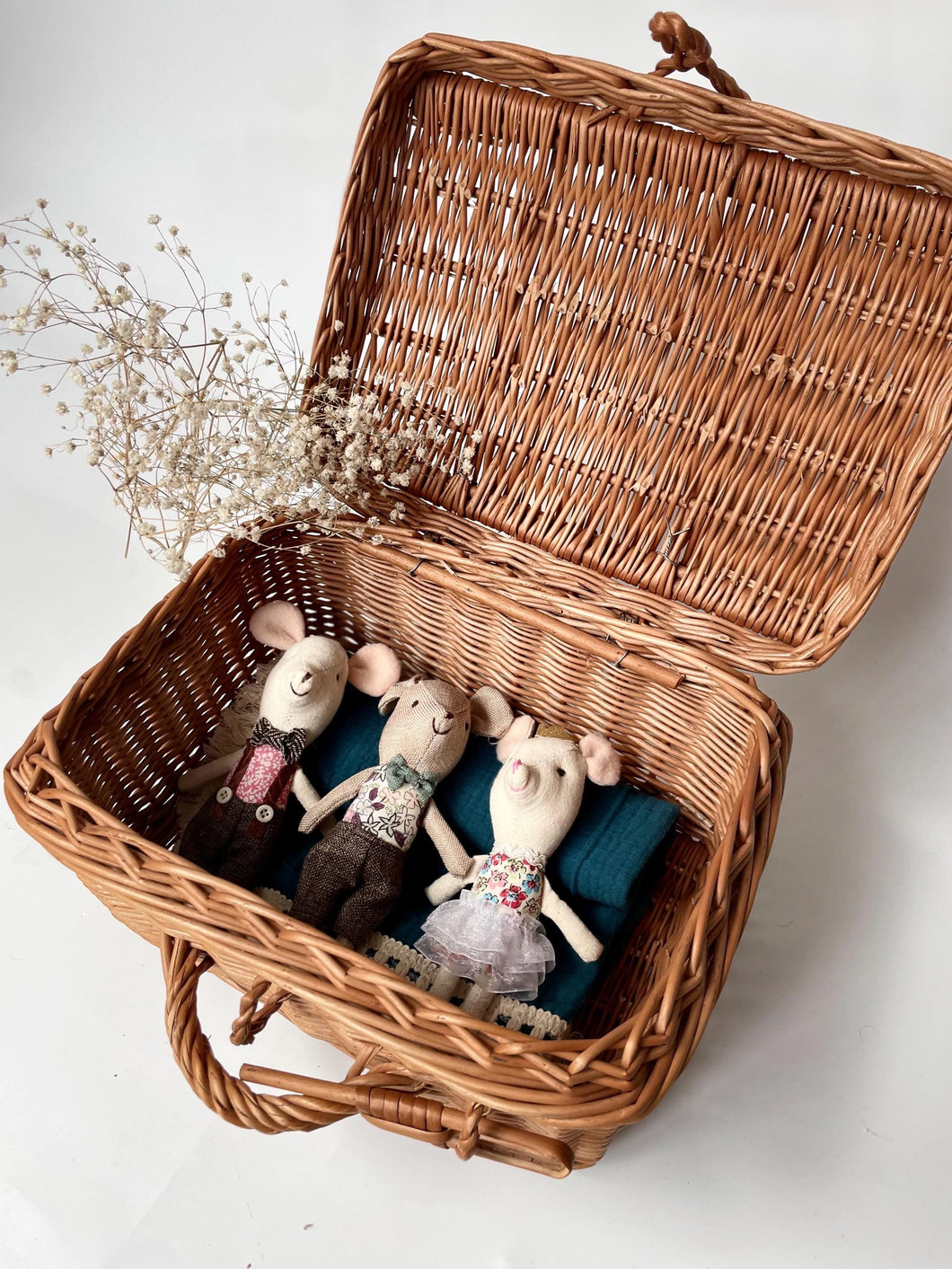 Wicker trunk, wicker suitcase, wicker storage basket, nursery basket, natural