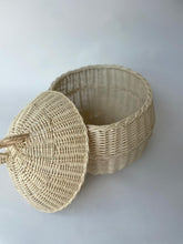Load image into Gallery viewer, Storage basket Teddy, kids interior, storage basket, kids room, basket with lid, rattan basket, wicker basket, Cream
