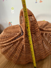 Load image into Gallery viewer, Picnic basket, wicker basket, Large.
