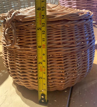 Load image into Gallery viewer, Wicker storage basket, wicker basket, basket with lid, rattan basket, wicker basket with lid, gold, Large
