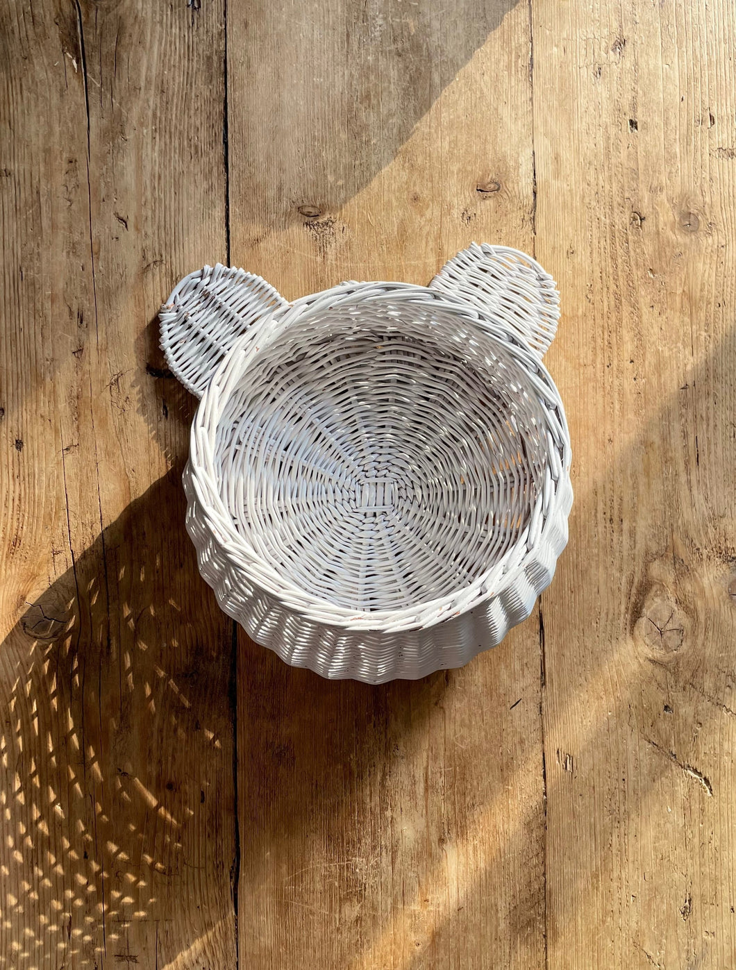 White hanging wicker basket, basket with with ears, teddy hanging basket, wall basket, kids room basket, wicker basket,