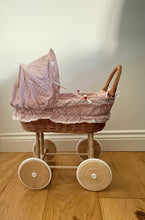 Load image into Gallery viewer, Wicker doll pram, dusky pink with polka dots,  bedding included. Handmade.
