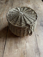 Load image into Gallery viewer, Wicker storage basket, wicker basket, basket with lid, rattan basket, wicker basket with lid, gold, Large
