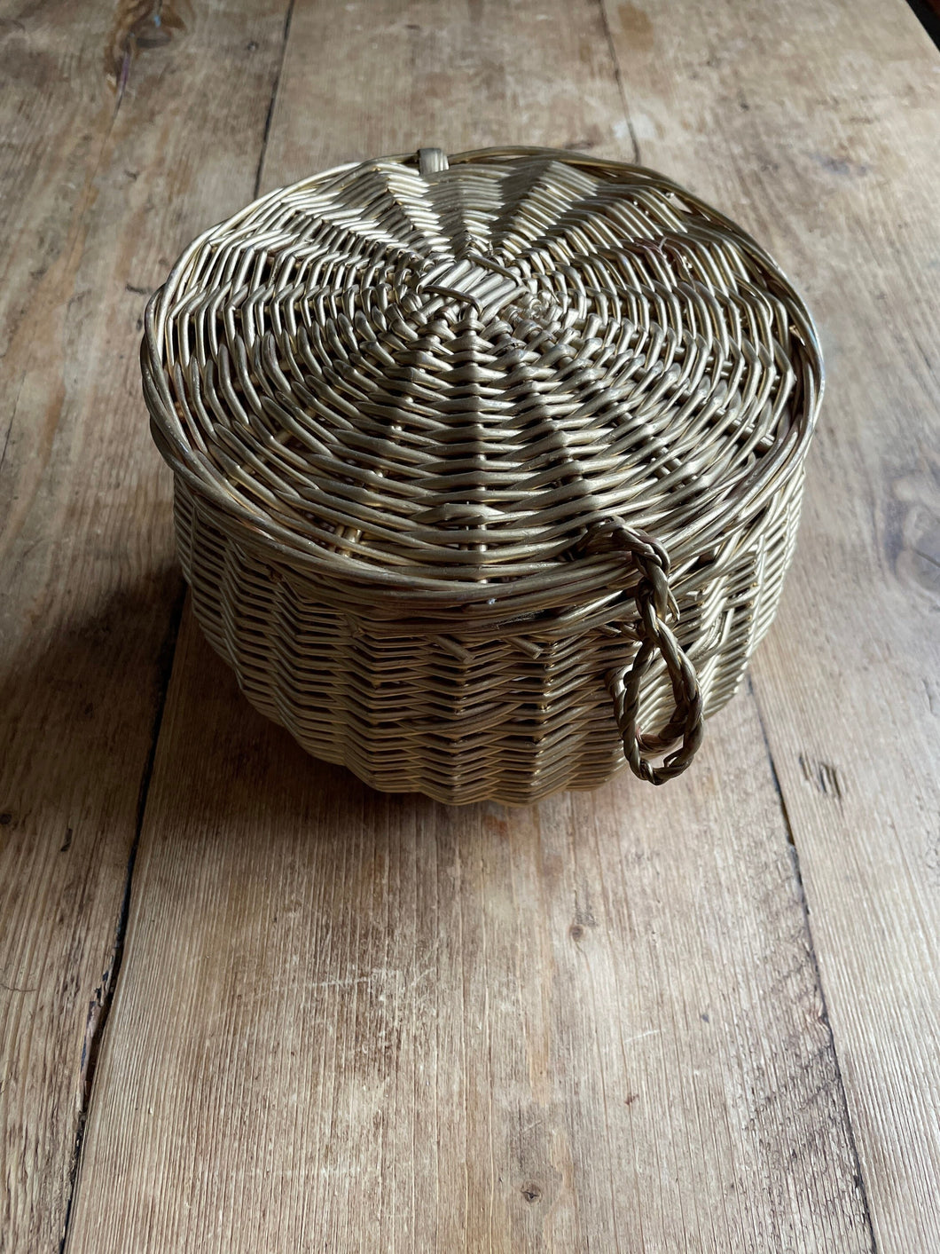 Wicker storage basket, wicker basket, basket with lid, rattan basket, wicker basket with lid, gold, Large