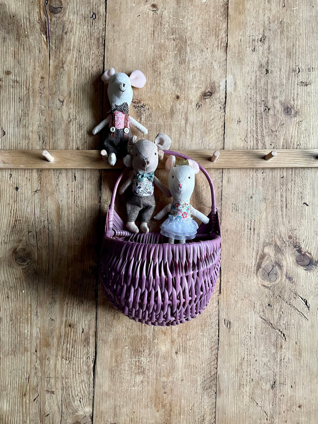 Wall hanging basket, flower basket, hanging basket, Purple