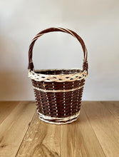 Load image into Gallery viewer, Wicker shopping basket, storage basket, Round basket with handle, Medium
