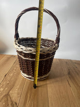 Load image into Gallery viewer, Wicker shopping basket, storage basket, Round basket with handle, Medium
